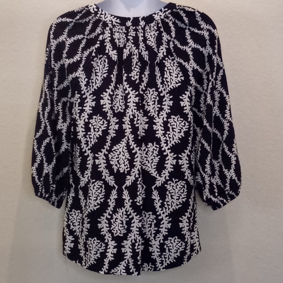 Crown & Ivy Printed Vines Blouse - Picture 7 of 12